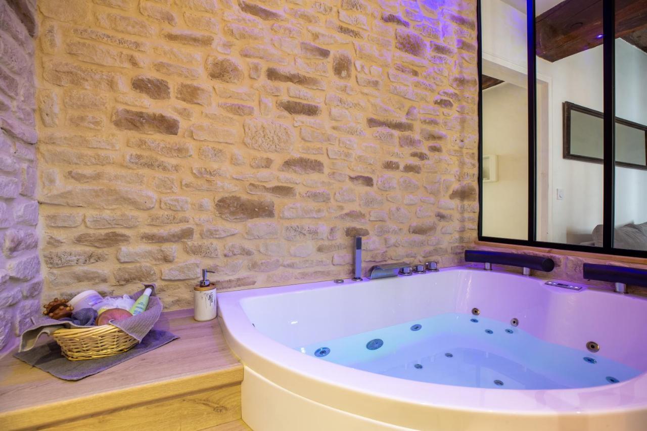 Cocon à Bulles Chic vue Cathédrale avec Spa-jacuzzi Chartres Esterno foto